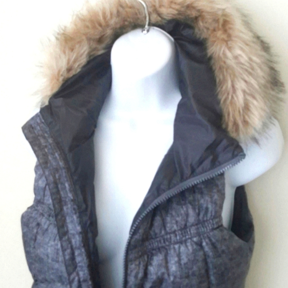 Gray Down Vest Deep Hood Fitted Charcoal Faux Fur Size Small Layer Mondetta Cozy